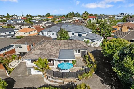 Photo of property in 21 Howe Street, Howick, Auckland, 2014