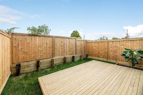 Photo of property in 4/19 Kingdale Road, Henderson, Auckland, 0610