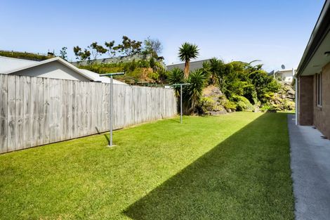 Photo of property in 17 Heta Road, Highlands Park, New Plymouth, 4312