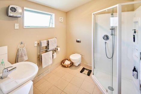 Photo of property in 13 Seaview Road, Paremata, Porirua, 5024