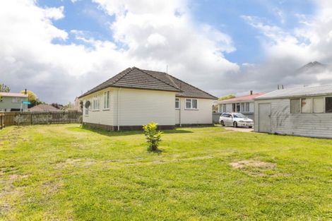 Photo of property in 31 James Street, Dannevirke, 4930