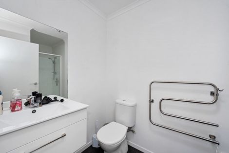 Photo of property in 2/3 June Place, Hamilton East, Hamilton, 3216