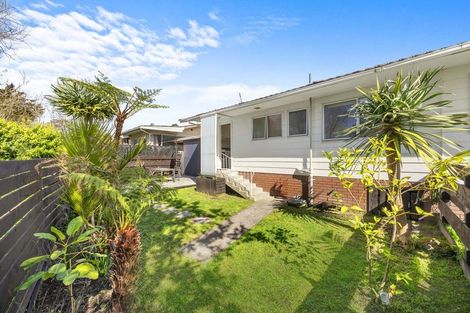 Photo of property in 5/19 Bayside Avenue, Te Atatu Peninsula, Auckland, 0610