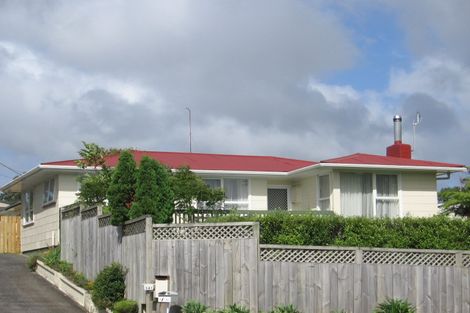 Photo of property in 141 Edmonton Road, Te Atatu South, Auckland, 0610