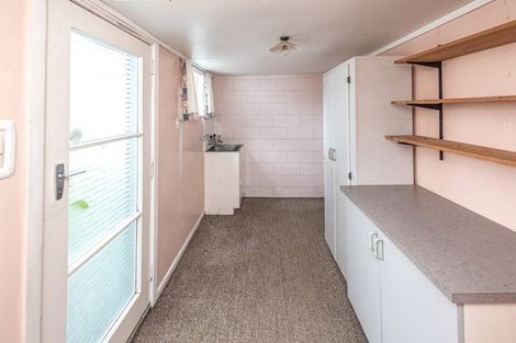 Photo of property in 3/5 Saint Leonard Street, Saint Johns Hill, Whanganui, 4501