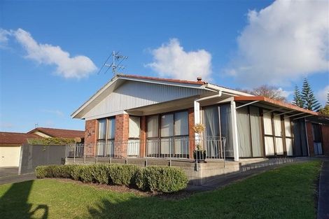 Photo of property in 1 Ti Nana Crescent, Henderson, Auckland, 0610