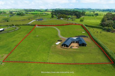 Photo of property in 5 Codlin Road, Waiuku, 2683