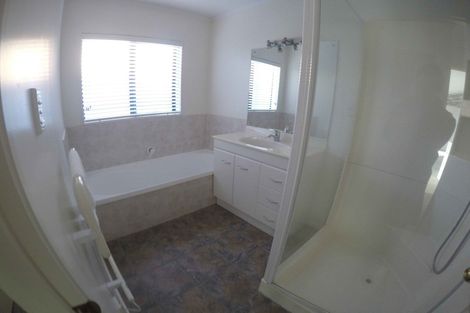 Photo of property in 102 Westerham Drive, Dannemora, Auckland, 2016