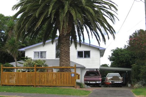 Photo of property in 34 Island Bay Road, Beach Haven, Auckland, 0626