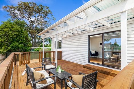 Photo of property in 2/12 Neil Avenue, Te Atatu Peninsula, Auckland, 0610