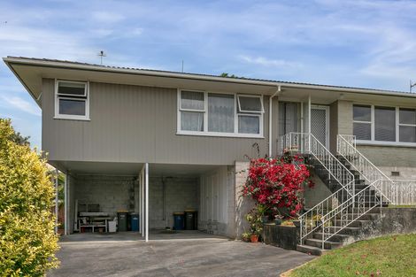 Photo of property in 1/32 Rosewarne Crescent, Glendene, Auckland, 0602