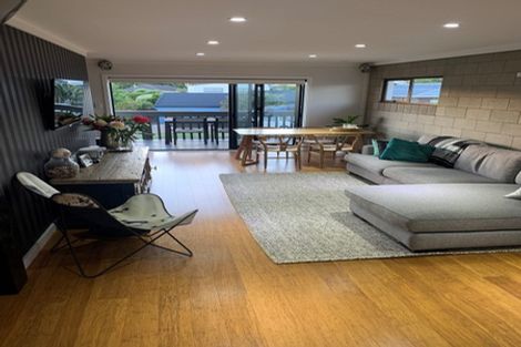 Photo of property in 2/46 James Evans Drive, Northcote, Auckland, 0627