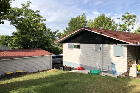 Photo of property in 37 Trias Road, Totara Vale, Auckland, 0629