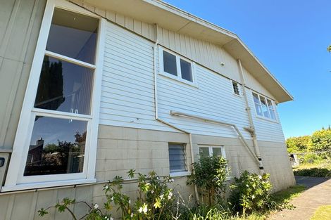 Photo of property in 4 Staveley Avenue, Mount Roskill, Auckland, 1041