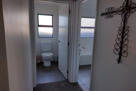 Photo of property in 16a Windsor Terrace, Taradale, Napier, 4112