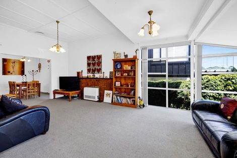 Photo of property in 44 Gilbert Street, New Plymouth, 4310