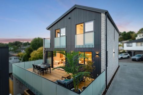 Photo of property in 8a Serrata Place, Browns Bay, Auckland, 0630