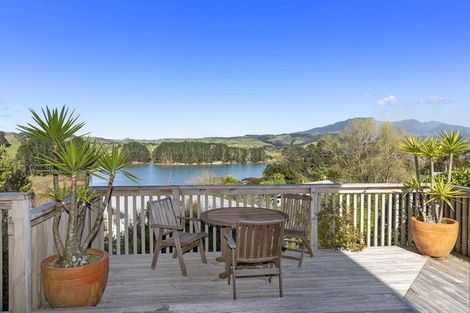 Photo of property in 4 Robertson Street, Raglan, 3225