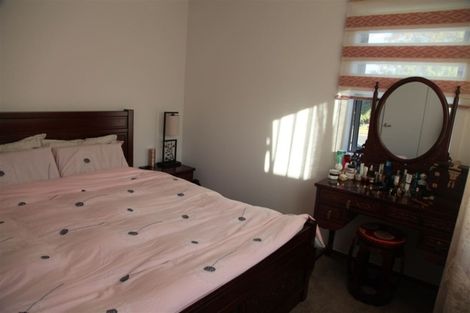 Photo of property in 3 Julia Place, Totara Vale, Auckland, 0629