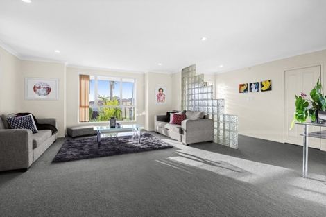 Photo of property in 55 Mt Lebanon Crescent, The Gardens, Auckland, 2105