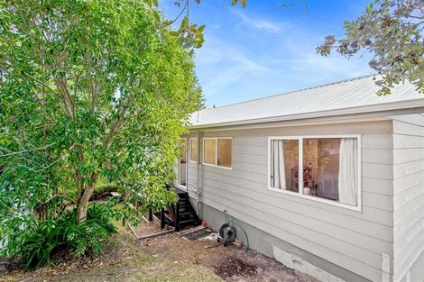 Photo of property in 34 Sungrove Rise, Sunnyvale, Auckland, 0612