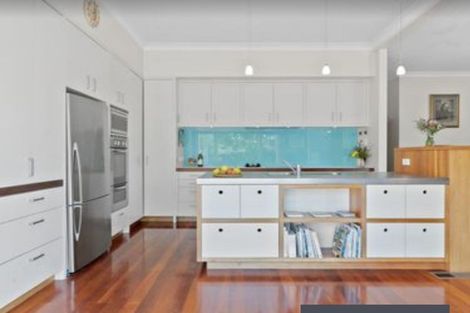 Photo of property in 80 Beechdale Crescent, Pakuranga Heights, Auckland, 2010