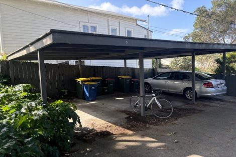 Photo of property in 2/10 William Bond Street, Stanley Point, Auckland, 0624