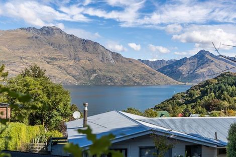 Photo of property in 5 Williams Street, Sunshine Bay, Queenstown, 9300