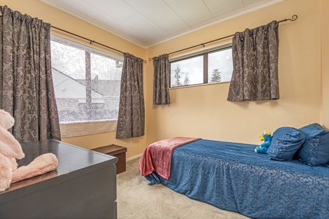 Photo of property in 19 Gladys Place, Kelvin Grove, Palmerston North, 4414