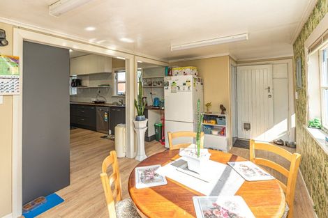 Photo of property in 20 Lupton Street, Waverley, 4510