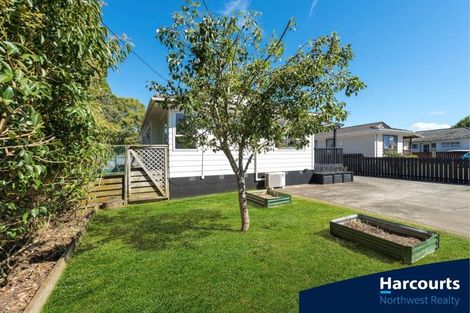 Photo of property in 16 Glen Road, Ranui, Auckland, 0612