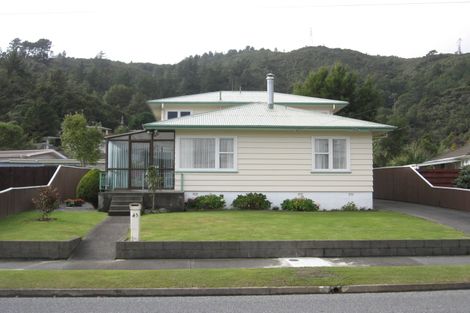 Photo of property in 43 Horoeka Street, Stokes Valley, Lower Hutt, 5019