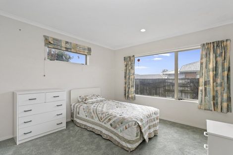 Photo of property in 22 Waiwherowhero Drive, St Andrews, Hamilton, 3200