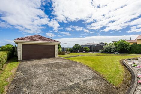 Photo of property in 38 Hobsonville Road, West Harbour, Auckland, 0618