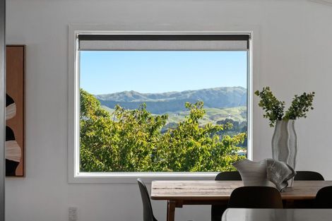 Photo of property in 32 Brooker Grove, Newlands, Wellington, 6037