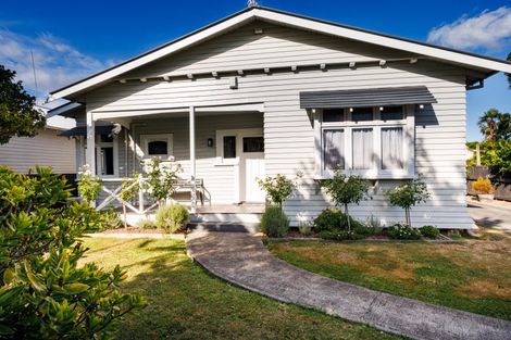 Photo of property in 8 Burns Avenue, Takaro, Palmerston North, 4412