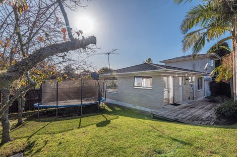 Photo of property in 1/11 Paruru Avenue, Northcote, Auckland, 0627