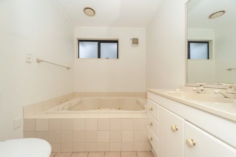 Photo of property in 2 Erskine Close, Island Bay, Wellington, 6023