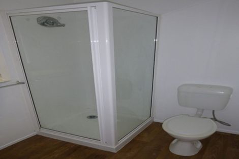 Photo of property in 22 Raymond Terrace, Northcote, Auckland, 0627