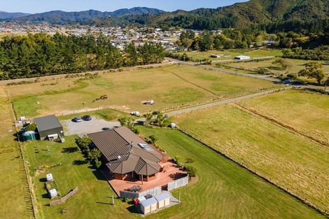Photo of property in 150 Upper Fitzherbert Road, Wainuiomata, Lower Hutt, 5373