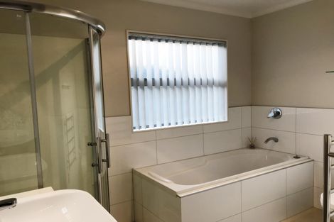 Photo of property in 17 Kilbryde Crescent, Pokeno, 2402