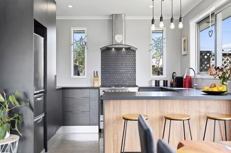 Photo of property in 9 Smith Street, Lepperton, New Plymouth, 4373