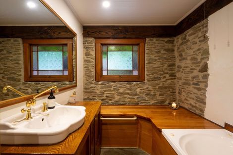 Photo of property in 11 Arrowtown-lake Hayes Road, Lake Hayes, Queenstown, 9371