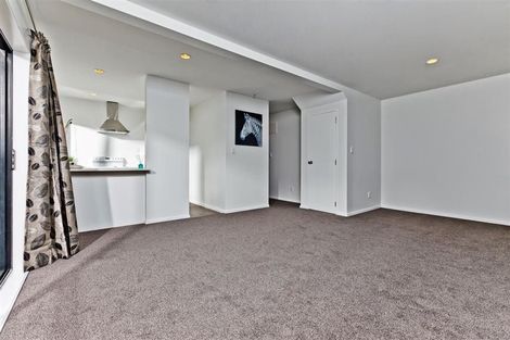 Photo of property in 1/5 Kilham Avenue, Northcote, Auckland, 0627