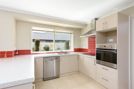 Photo of property in 28 Rainey Crescent, Papamoa Beach, Papamoa, 3118