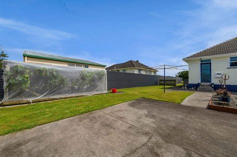 Photo of property in 6 Malone Place, Hawera, 4610