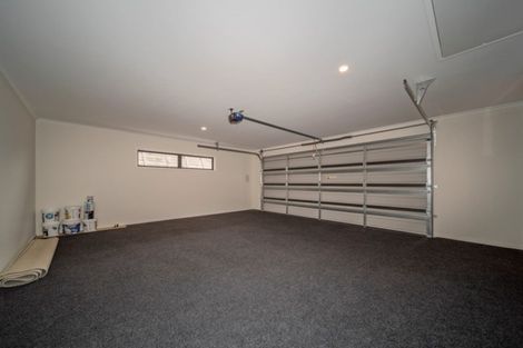Photo of property in 5 Oakmont Crescent, Waiwhakaiho, New Plymouth, 4312