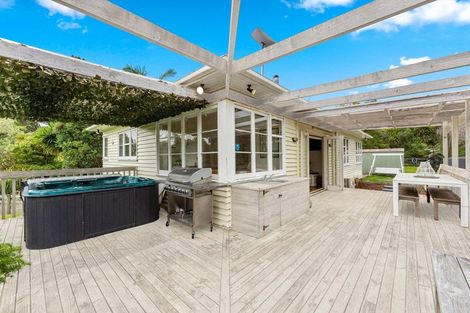Photo of property in 2 Slater Road, South Head, Helensville, 0874