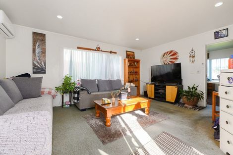 Photo of property in 60 Hewlett Road, Massey, Auckland, 0614