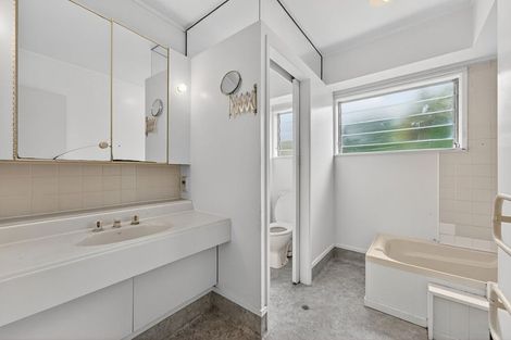 Photo of property in 1/91a Roseberry Avenue, Birkenhead, Auckland, 0626